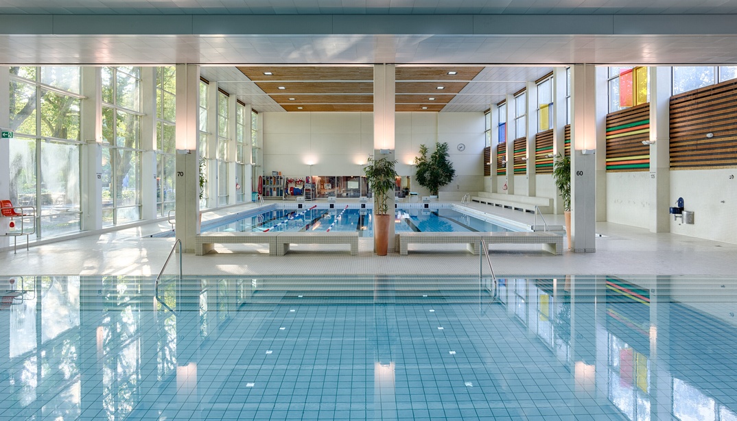 Lehrschwimmbecken und 25m-Schwimmbecken im Hallenbad Wyler