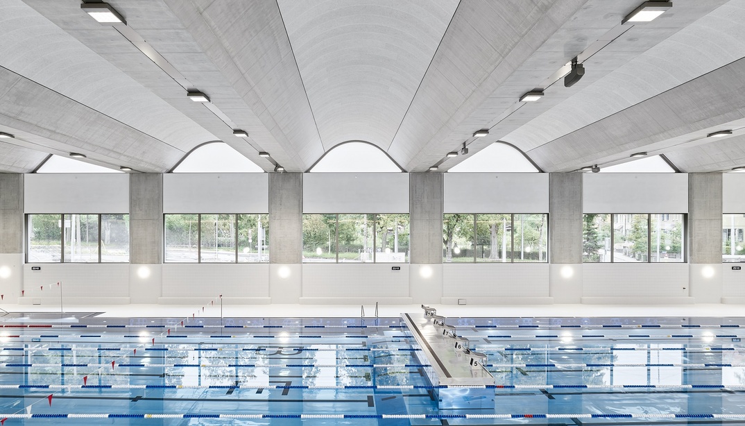 50m-Schwimmbecken in der Schwimmhalle Neufeld