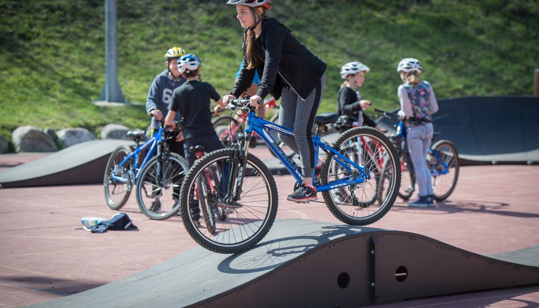 Pumptrack auf dem Pausenplatz Brunnmatt