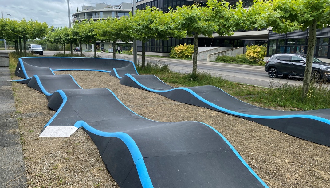 Pumtrack Brünnen auf dem Le-Corbusier-Platz