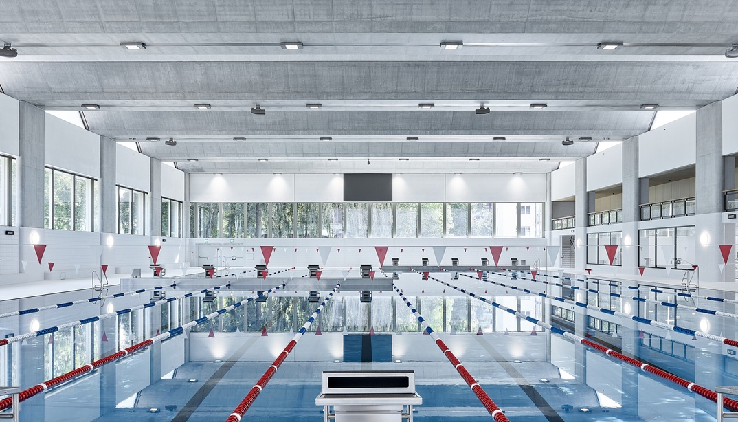 50m-Schwimmbecken der Schwimmhalle Neufeld