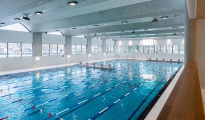 50m-Schwimmbecken in der Schwimmhalle Neufeld