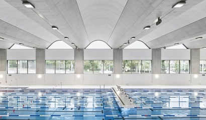 50m-Schwimmbecken in der Schwimmhalle Neufeld