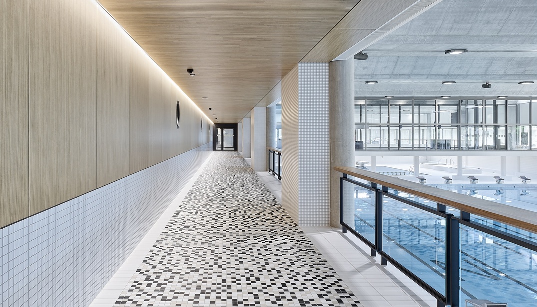 Galerie in der Schwimmhalle Neufeld