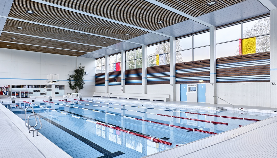 25m-Schwimmbecken im Hallenbad Wyler