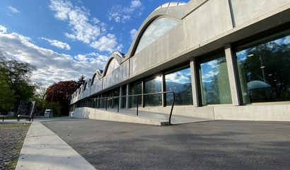 Schwimmhalle Neufeld von aussen