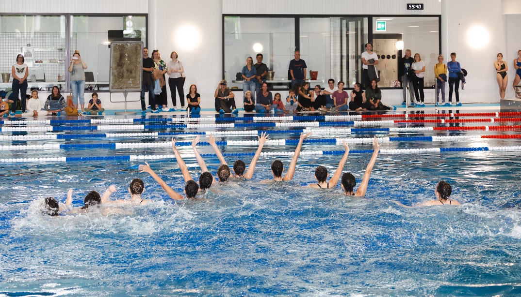 Zug um Zug schwimmen: die Schwimmhalle Neufeld ist offen