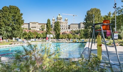 Ansicht Bundeshaus vom Freibad Marzili aus