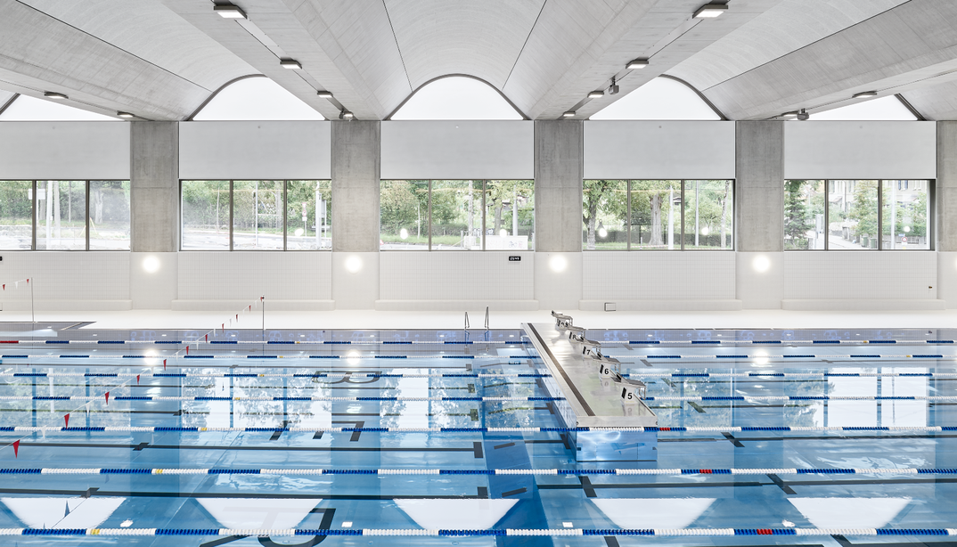 50m-Schwimmbecken der Schwimmhalle Neufeld