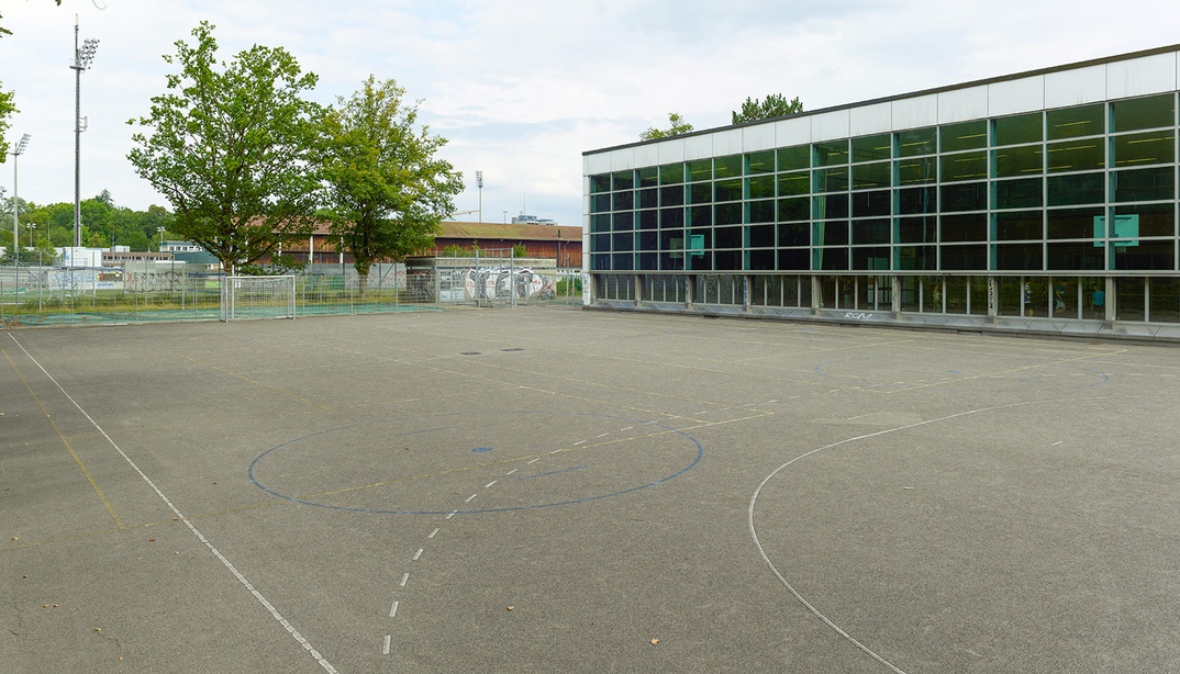 Hartplatz Gymnasium Neufeld