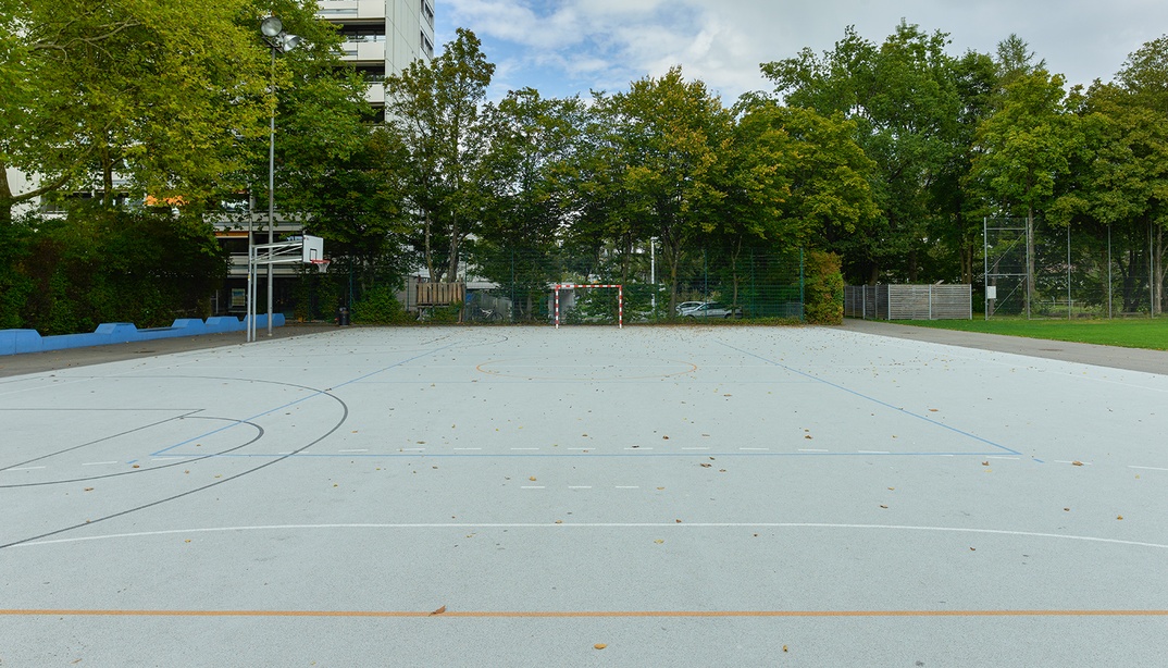 Allwetter- und Hartplatz Tscharnergut