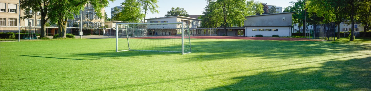 Schulrasenfeld Höhe
